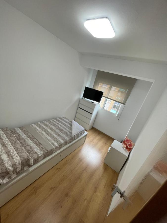 Hotel Habitacion Privada En Piso Compartido Valenza Esterno foto